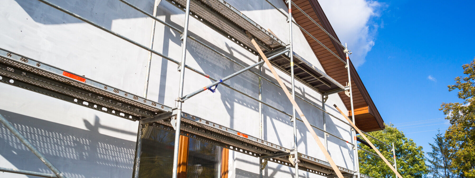 Faut-il refaire l’intégralité d’une façade fissurée ou cibler uniquement certaines zones ? Illzach