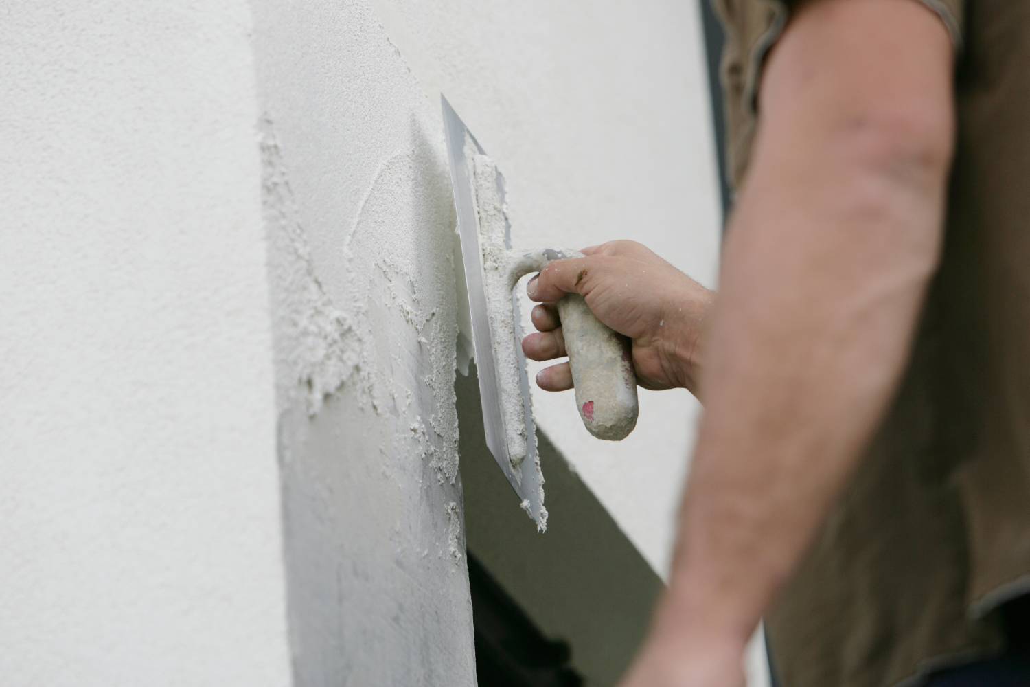 Crépi ou peinture : que choisir pour sa façade ? Saint-Louis