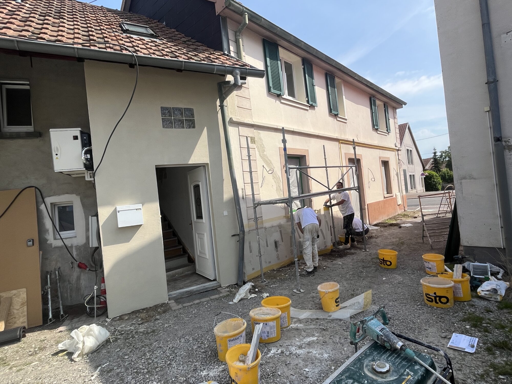 Peinture de fa&ccedil;ade qui cloque ou se d&eacute;colle : d&rsquo;o&ugrave; vient le probl&egrave;me et comment l&rsquo;&eacute;viter durablement ? Kingersheim 0